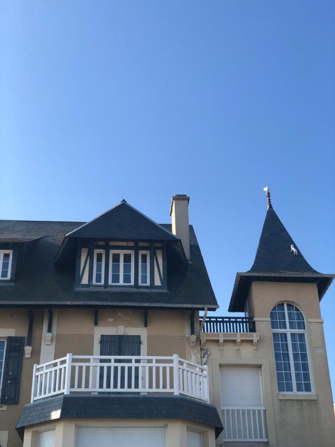 Un appartement spacieux à 30m de la mer- 45m2 Luc-sur-Mer Exterior foto