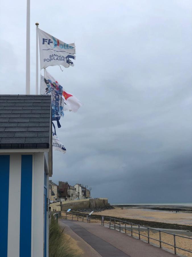 Un appartement spacieux à 30m de la mer- 45m2 Luc-sur-Mer Exterior foto