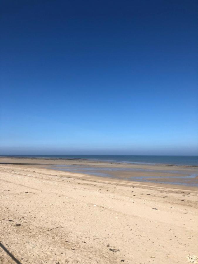 Un appartement spacieux à 30m de la mer- 45m2 Luc-sur-Mer Exterior foto